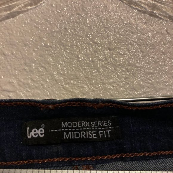 Lee women's size 12 medium dark blue modern series midrise fit bermuda shorts - Picture 4 of 8